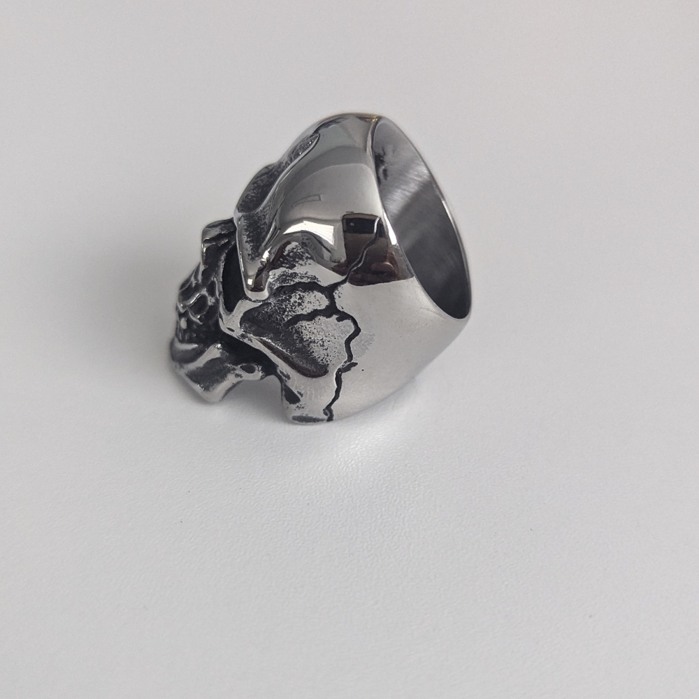 Skull Ring - Picture 3 of 5